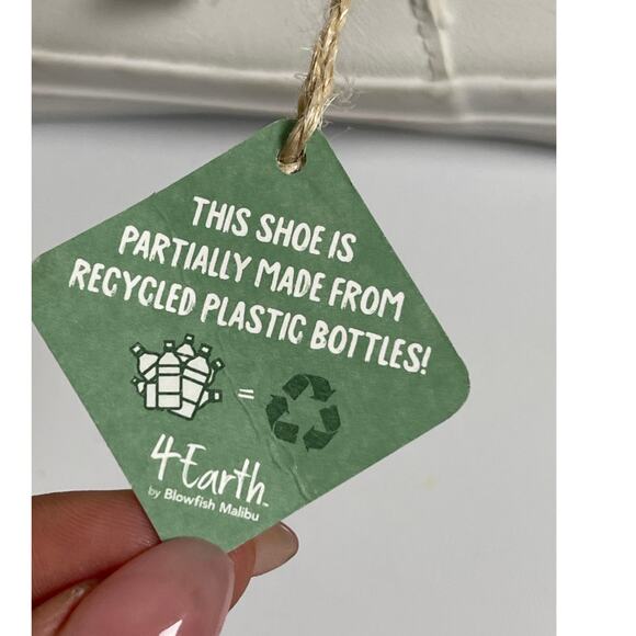 NWT 4 Earth White Blowfish Malibu Martina SlipOn Sneakers 8.5 Quiet Luxury Scand - Picture 9 of 9